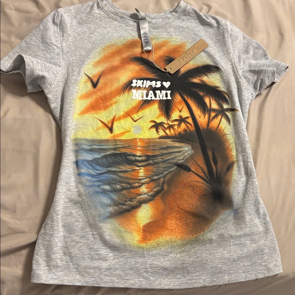 Skims Miami Beach Graphic T-Shirt - Picture 2 of 6